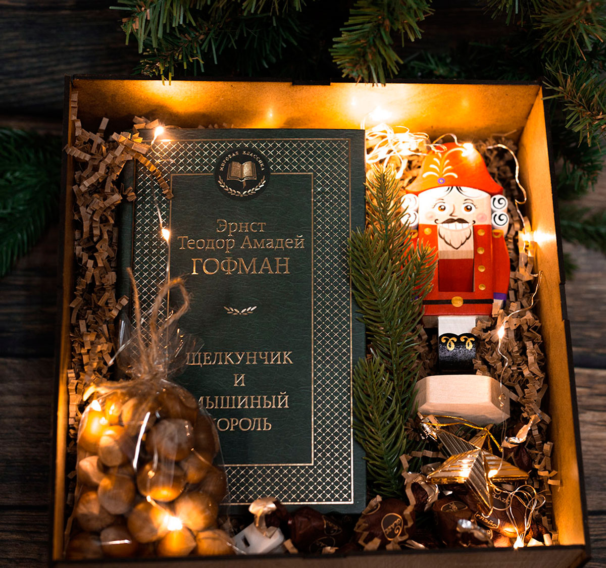 Корпоративный новогодний подарок Щелкунчик с книгой